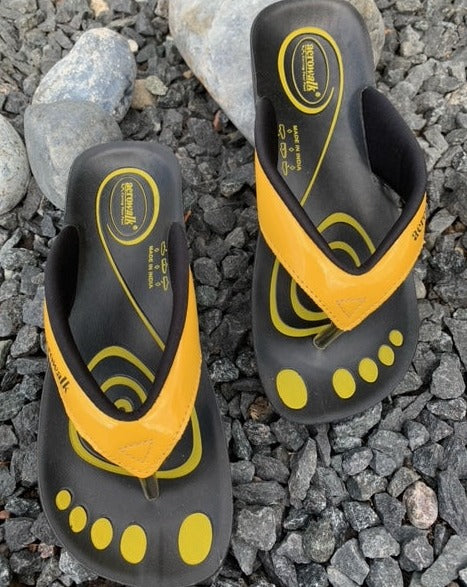 NYHED - en smart Aerowalk sandal i gul lak