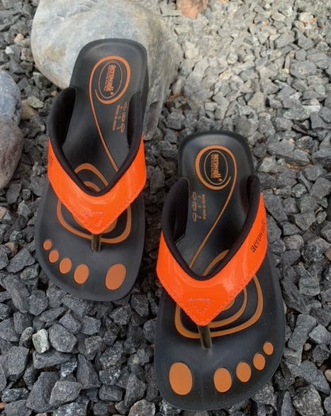 NYHED - en smart Aerowalk sandal i orange lak