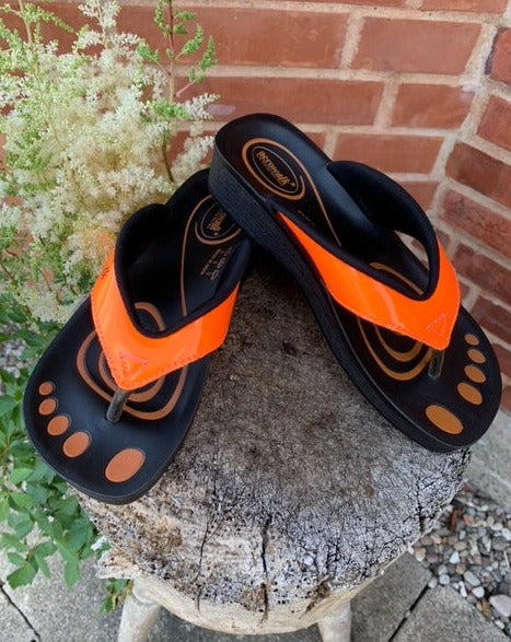 NYHED - en smart Aerowalk sandal i orange lak